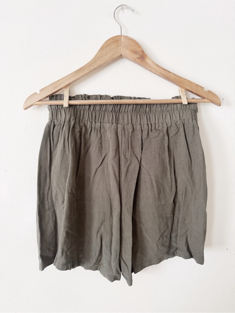 High-Waist Smocked Olive Green Women's Shorts small - Picture 4 of 4